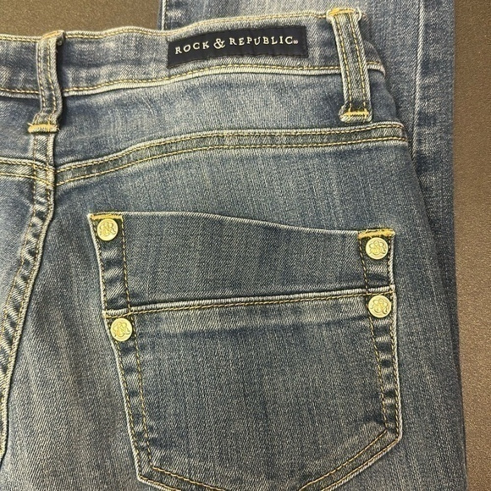 57.  Rock and Republic women’s light blue stretch skinny Jean size 8